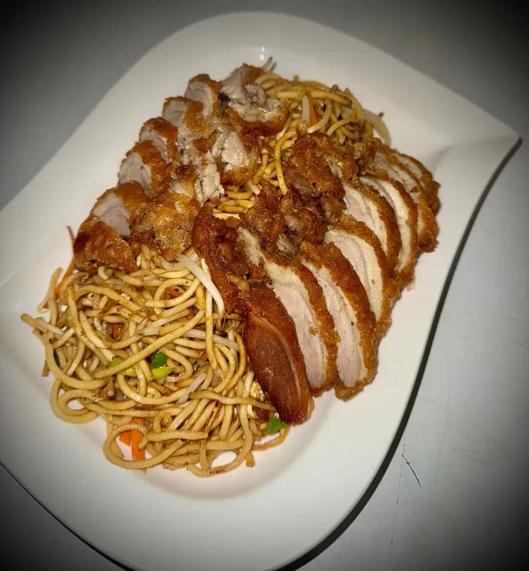 Knuspriges Hähnchen mit Nudeln